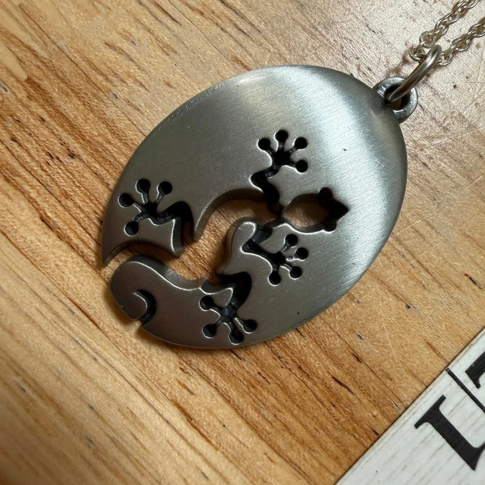 Boho Nature Minimalist Gecko Lizard Pendant Necklace from Lind‎
